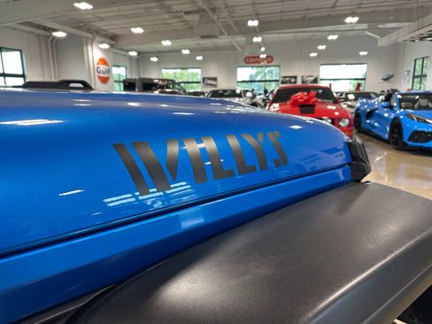 Used 2022 Jeep Wrangler Sport AWD/4WD image 8