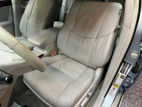 Used 2011 Toyota Avalon FWD image 20