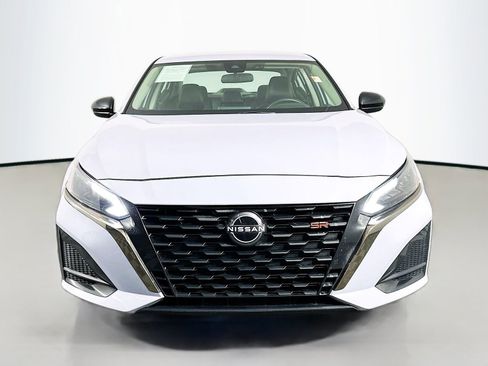 Used 2024 Nissan Altima 2.5 SR FWD image 2