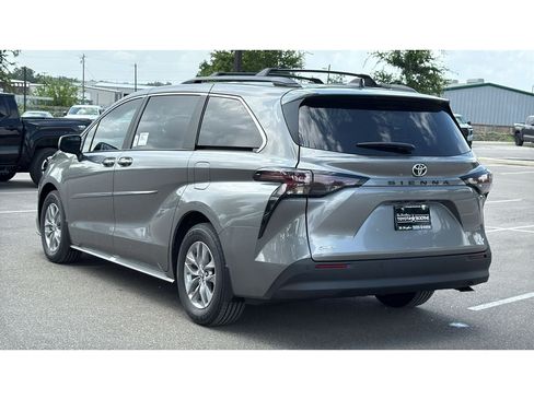 New 2026 Toyota Sienna XLE FWD image 9