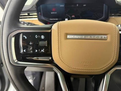 Used 2025 Land Rover Range Rover Sport SE AWD/4WD image 18