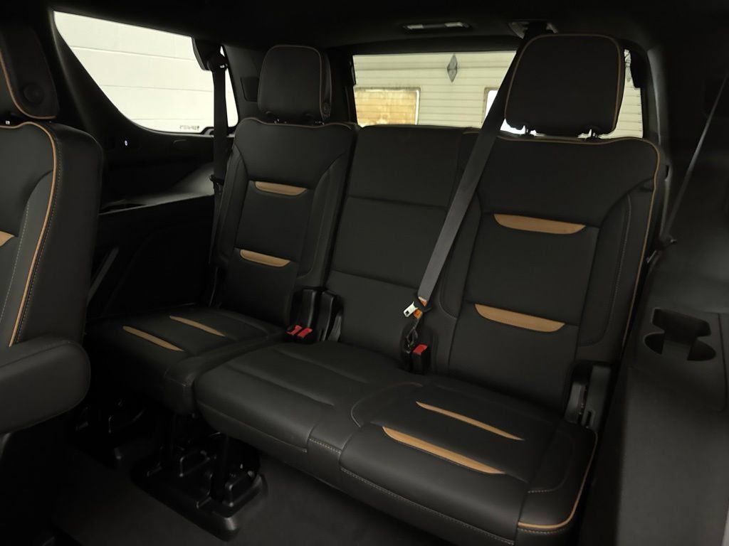 Used 2024 GMC Yukon AT4 w/ Technology Package AWD/4WD image 59