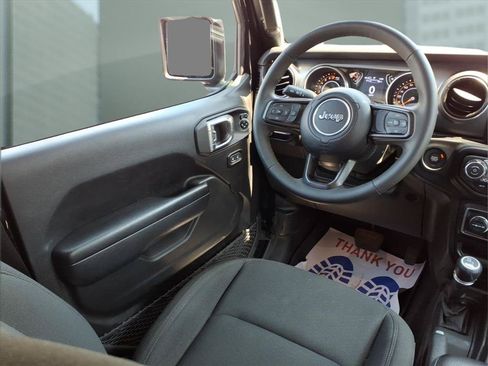 Used 2023 Jeep Gladiator Sport AWD/4WD image 18