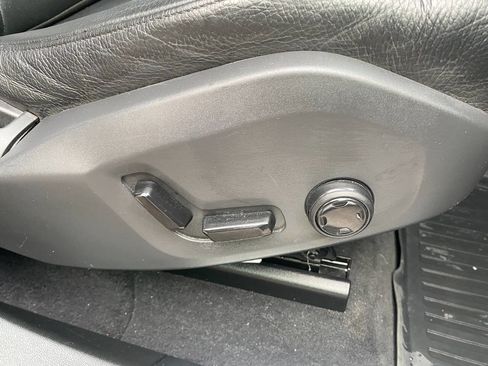 Used 2018 Volvo XC60 T5 Momentum w/ Vision Package image 56