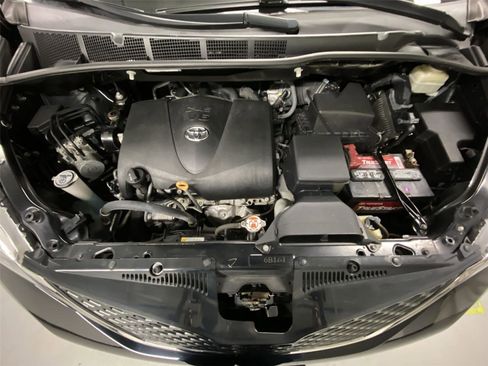 Used 2017 Toyota Sienna Limited Premium image 22