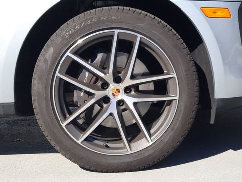 Certified 2025 Porsche Macan image 27