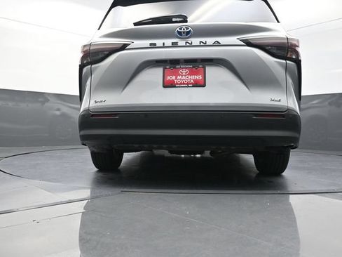 Certified 2025 Toyota Sienna XLE FWD image 34
