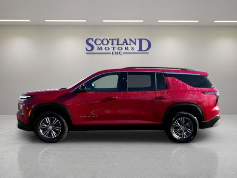 Used 2025 Chevrolet Traverse LT image 1