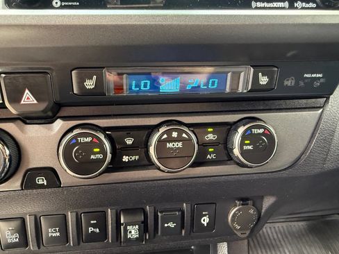 Used 2020 Toyota Tacoma TRD Off-Road w/ Technology Package AWD/4WD image 39