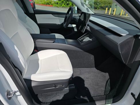 Used 2026 Tesla Model Y 2WD image 11