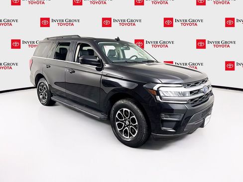 Used 2024 Ford Expedition XLT image 3