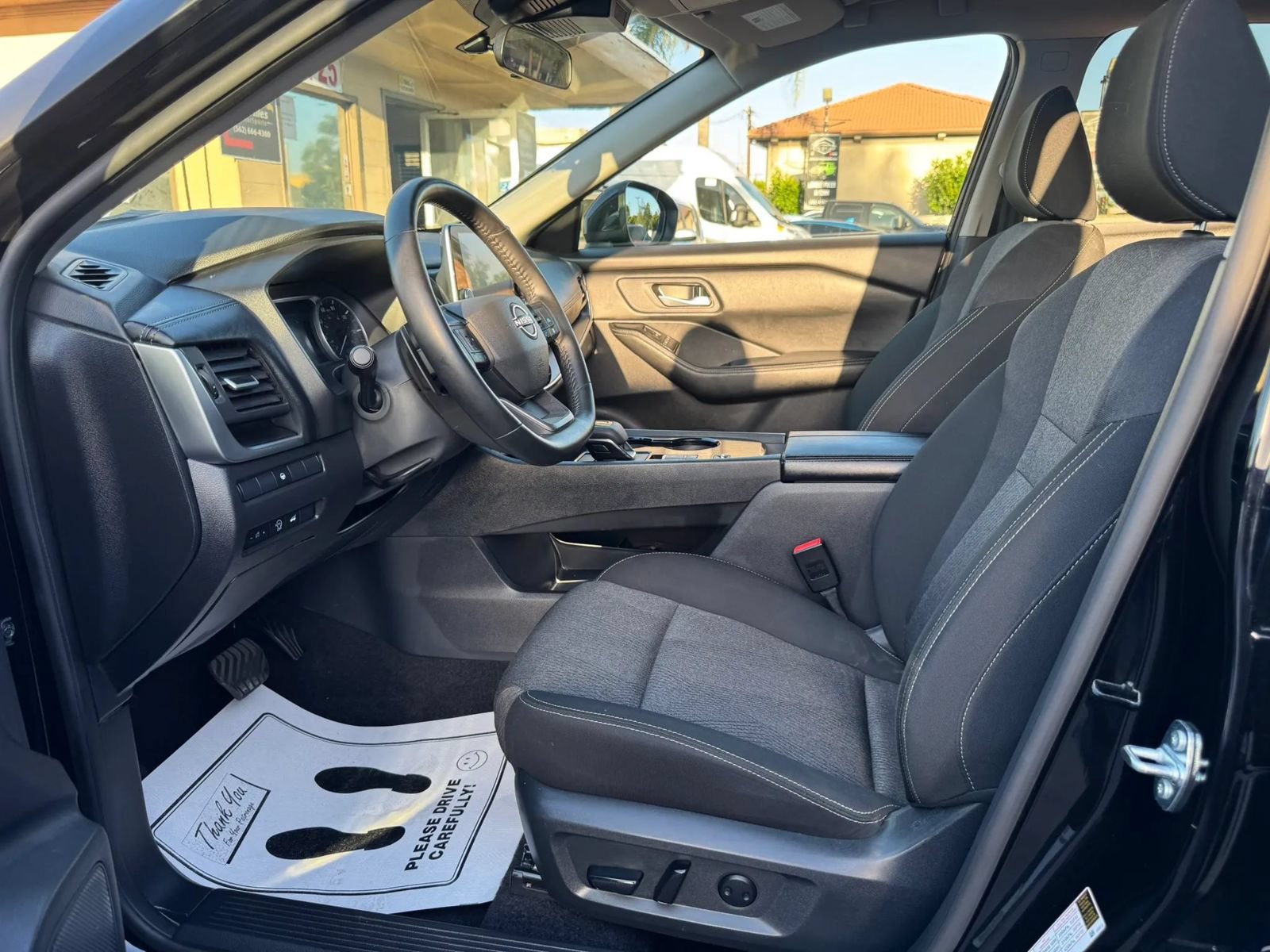 Used 2025 Nissan Rogue SV FWD image 10