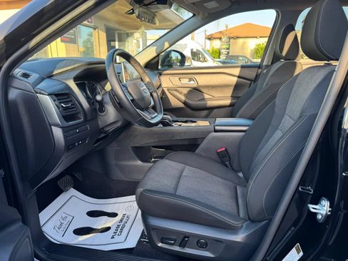 Used 2025 Nissan Rogue SV FWD image 10