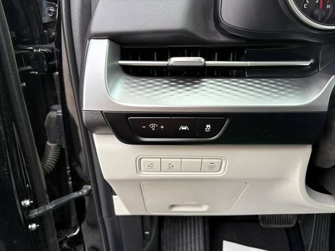 Used 2024 Kia Carnival LX FWD image 20
