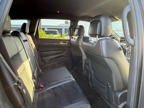 Used 2018 Jeep Grand Cherokee Laredo RWD image 16