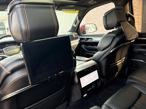 Used 2022 Jeep Grand Wagoneer Series III w/ Rear Seat Video Group 1 image 5