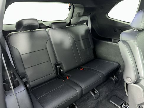 Used 2025 Buick Enclave Sport Touring image 22