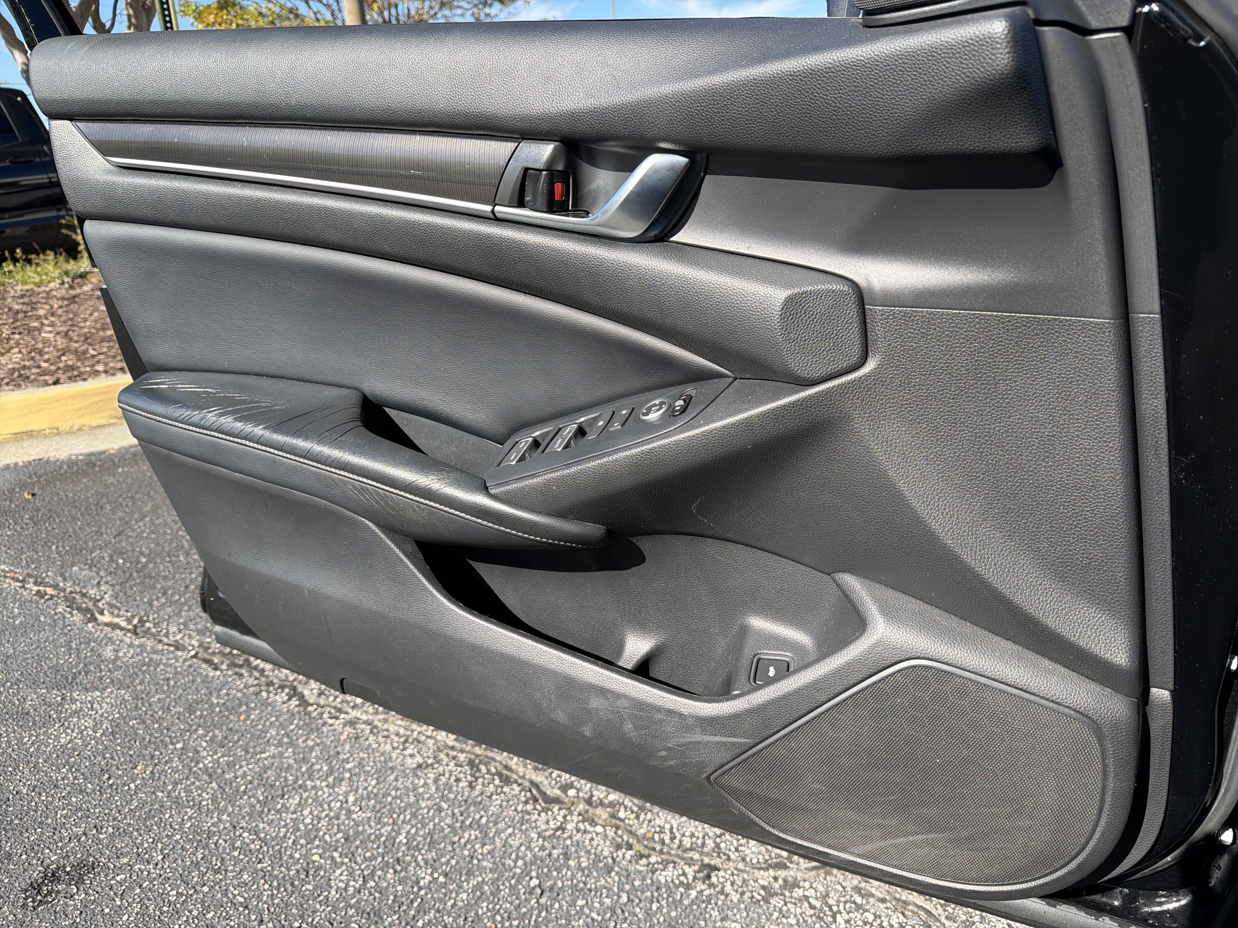 Used 2018 Honda Accord Sport image 14