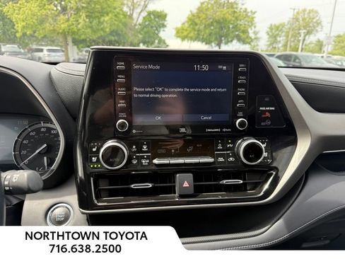 Used 2021 Toyota Highlander Limited AWD/4WD image 9