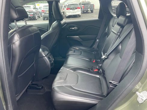 Used 2019 Jeep Cherokee Limited AWD/4WD image 16