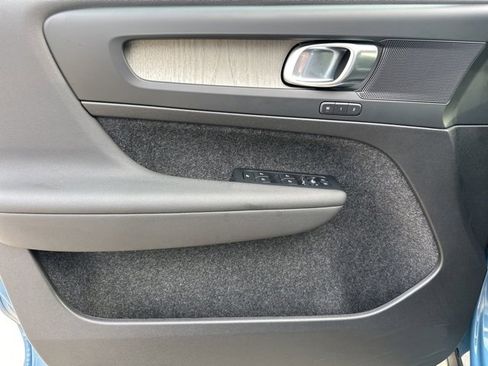 Certified 2025 Volvo XC40 B5 Core image 16