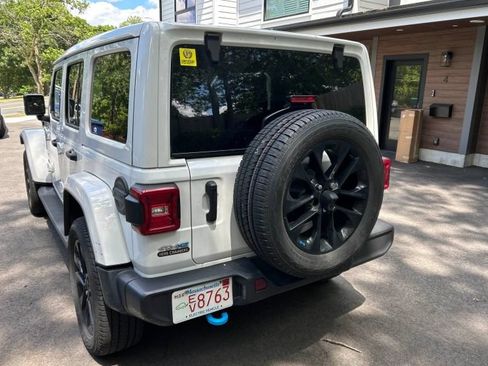 Used 2022 Jeep Wrangler Unlimited Sahara w/ Cold Weather Group AWD/4WD image 3