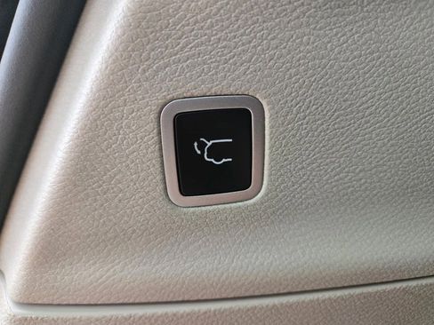 Used 2024 Chrysler Pacifica Select image 34