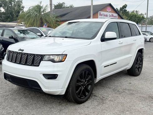 Used 2019 Jeep Grand Cherokee Altitude RWD image 2