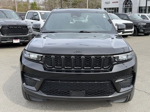 Used 2024 Jeep Grand Cherokee Altitude image 10