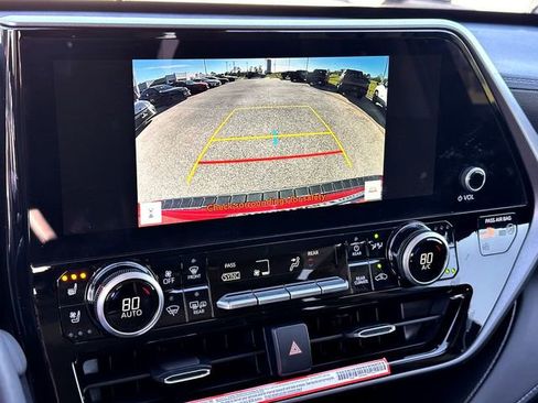 New 2025 Toyota Highlander Limited image 12