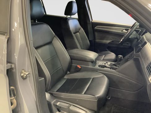 Used 2021 Volkswagen Atlas Cross Sport SE FWD image 17