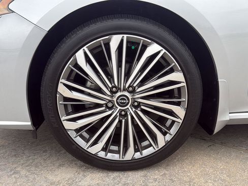 Used 2023 Nissan Altima 2.5 SL FWD image 11