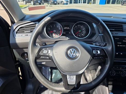 Used 2020 Volkswagen Tiguan SE w/ 3rd Row Seat Package AWD/4WD image 27