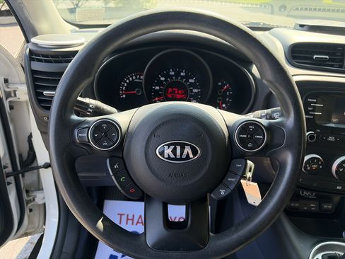 Used 2015 Kia Soul + FWD image 25