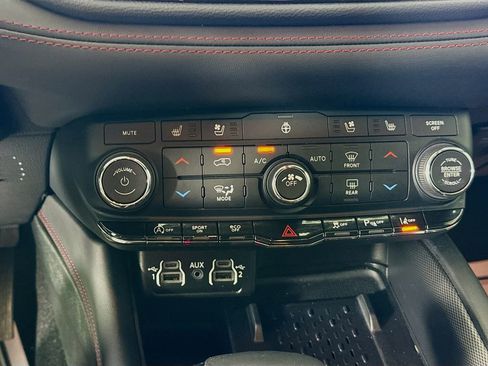 Used 2025 Dodge Durango GT image 18