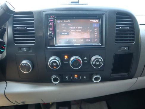 Used 2009 GMC Sierra 2500 SLE w/ Convenience Package AWD/4WD image 11