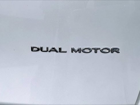 Used 2023 Tesla Model Y Long Range AWD/4WD image 8