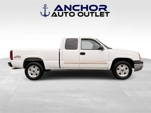 Used 2005 Chevrolet Silverado 1500 LS w/ Light Duty Power Package AWD/4WD image 7