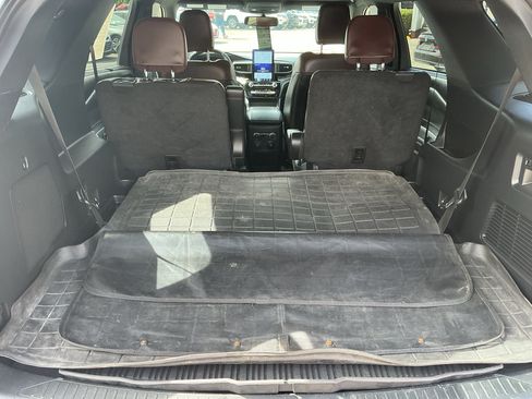 Used 2021 Ford Explorer Platinum w/ Equipment Group 601A AWD/4WD image 18