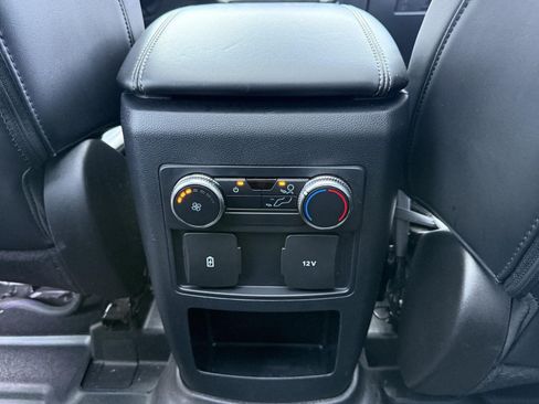 Used 2021 Ford Explorer XLT w/ Equipment Group 202A AWD/4WD image 31