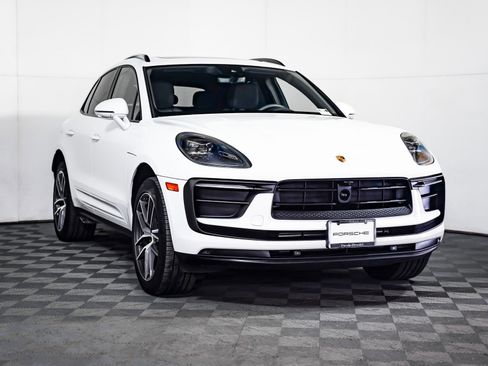 Certified 2025 Porsche Macan image 8