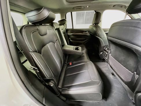 Used 2023 Jeep Grand Cherokee Limited AWD/4WD image 27