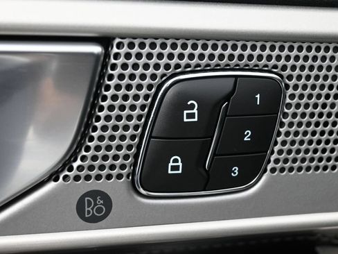 Used 2022 Ford Explorer Limited w/ Equipment Group 301A AWD/4WD image 5