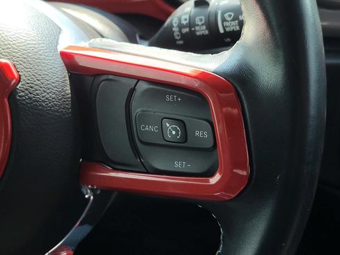 Used 2020 Jeep Wrangler Unlimited Sahara AWD/4WD image 31