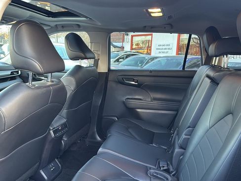 Used 2023 Toyota Highlander XLE image 27