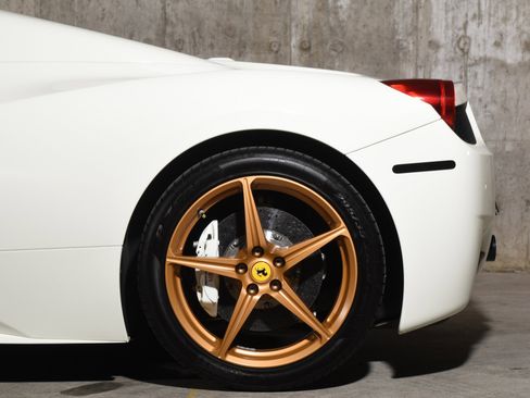 Used 2013 Ferrari 458 Spider image 21