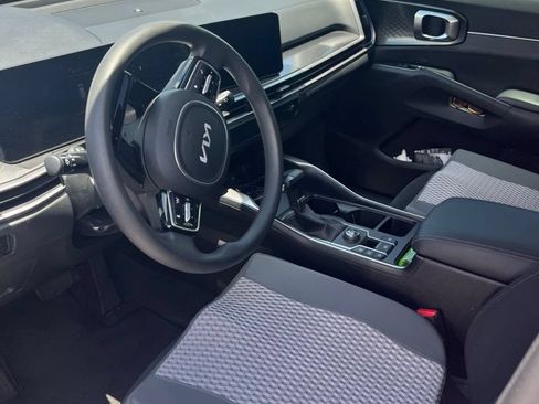 Used 2025 Kia Sorento LX FWD image 3
