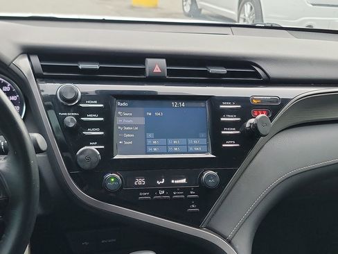 Used 2020 Toyota Camry SE image 16