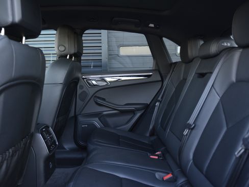 Certified 2026 Porsche Macan AWD/4WD image 30