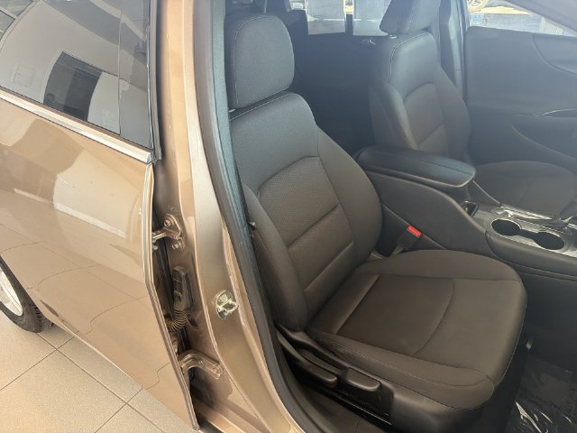 Used 2018 Chevrolet Malibu LT FWD image 18